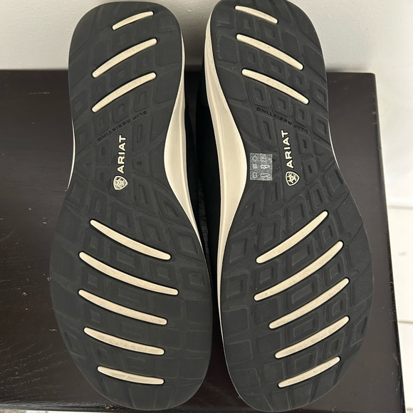 ARIAT Buckeye Waterproof Shoe EUC SZ 11 - Picture 8 of 14